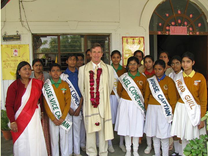 04 HDMVM Allahabad.jpg - Dr Deans poses for photo with faculty and young student leaders at Maharishi Vidya Mandir.